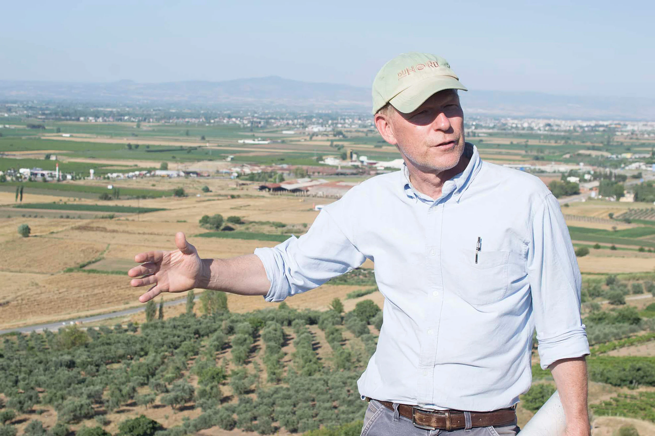 Nicholas Cahill, field director of the Sardis expedition, lectures at the site in western Turkey. Courtesy of Harvard Art Museums